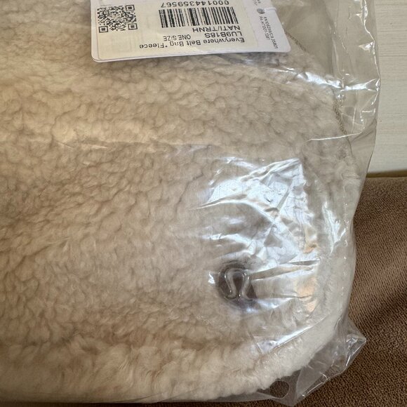 NWT, Lululemon Everywhere Belt Bag - Fleece, Natural Ivory - Silver Hardware - Picture 7 of 10